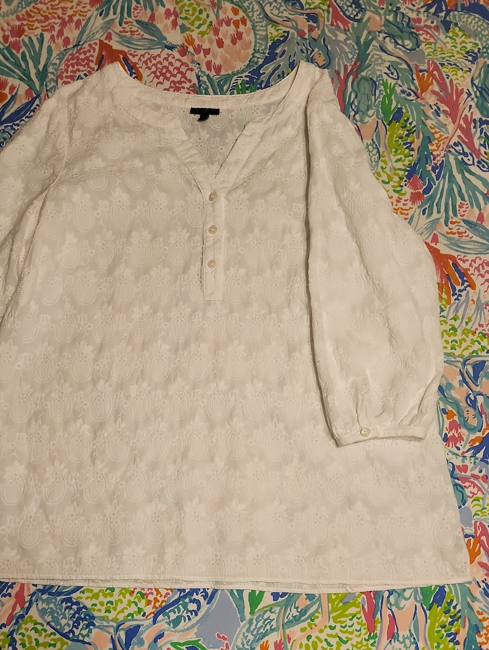 TALBOTS White Eyelet Button-Front Pineapple Print V-Neck Top 3/4 Button Sleeves